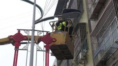 新更换的路灯相比之前的