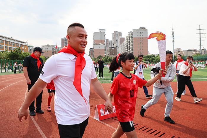 奥运冠军亲自授课的真实体验在校园里激发学习