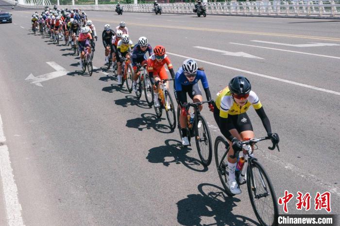 2025全国公路自行车锦标赛鄂尔多斯站开赛 王瑞东