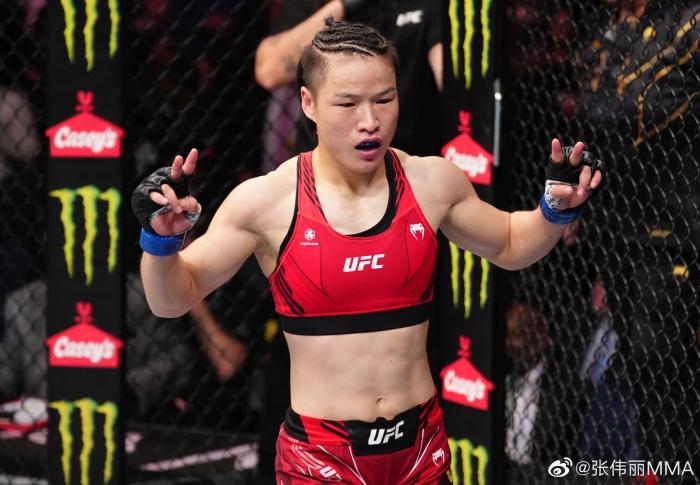 张伟丽纽约赛场重夺金腰带 团队助力成就传奇时