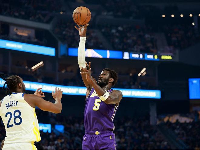 詹姆斯准三双率湖人三杀勇士重返西部第四，西