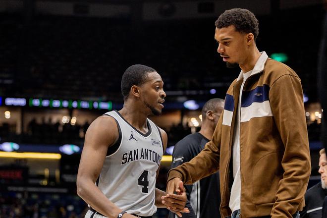 詹姆斯准三双率湖人三杀勇士重返西部第四，西