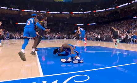 雷霆多尔特第三节重伤离场 防守体系面临考验