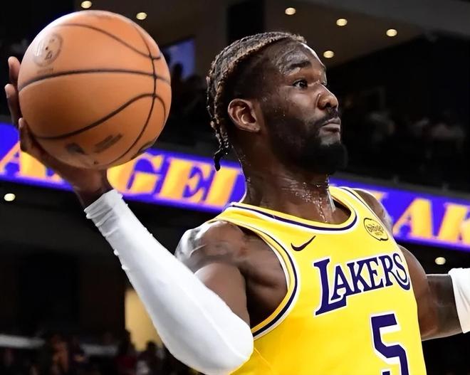 湖人G2大胜火箭 詹姆斯28+8+7主导全场